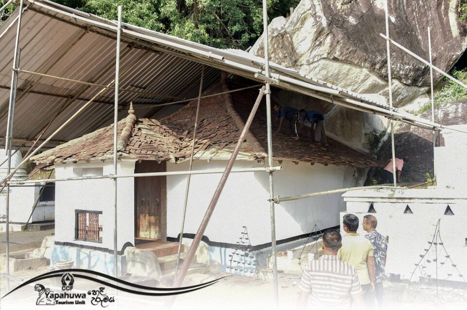 Renovation of Yapahuwa Rajamaha Viharaya Cave Temple Roof Begins with Blessings